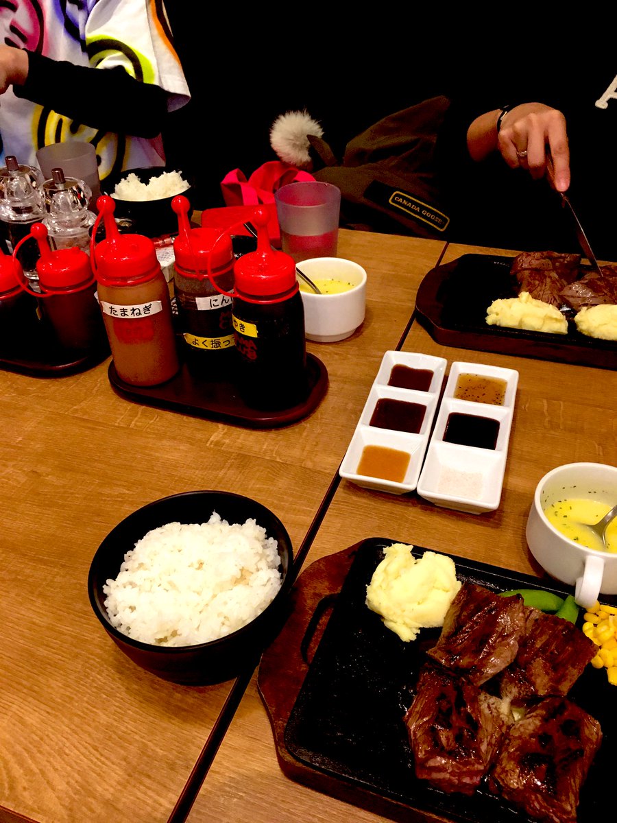 おめぐ On Twitter 友達カップルにご馳走になり プレゼントまで めちゃくちゃ嬉しい いつもホントにありがとうございます 3人お揃いで って言われてプレゼントされたtシャツ おしゃれ着洗いにしなくて 少し色落ちしてしまった