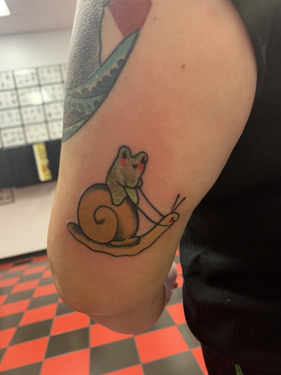 _neokore's tweet photo. I can’t get a good picture because of the placement but I got these lil cuties! I saw @abbiekye’s signs as tiny frogs and ofc my Gemini ass had to get mine tattooed! 🥺💗✨ https://t.co/HZgivOxJFG