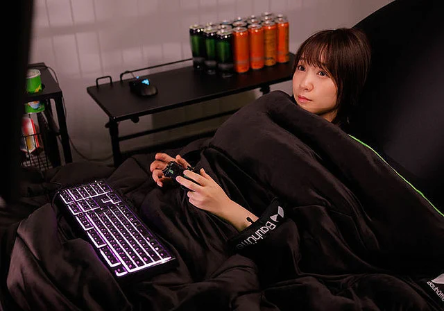 ポカポカのままゲームができる！ゲーミング毛布が登場！！