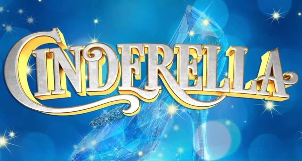 One last festive stream from us today! Join us if you can - plenty of room in the virtual theatre for you all. See theatreroyal.ie for tickets etc... :)