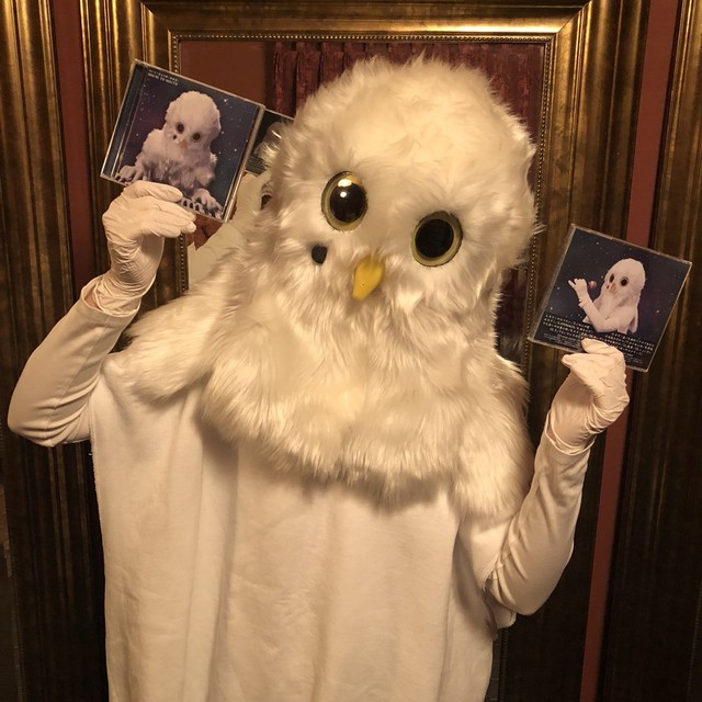 kemonotachi's tweet photo. 【ほくろうコンプリートボックス】¥9,900
・ほくろうCD1枚
・ほくろう絵本1冊
・ほくろうTシャツ3枚
・アマビエ？缶バッジ2個
定価¥16,000相当の商品が入っています。
期間限定数量限定のお買い得なセットです。
TシャツのサイズはMとXLからお選びいただけます。
https://t.co/GExJ4wAj44 https://t.co/yuT2bLK0MV