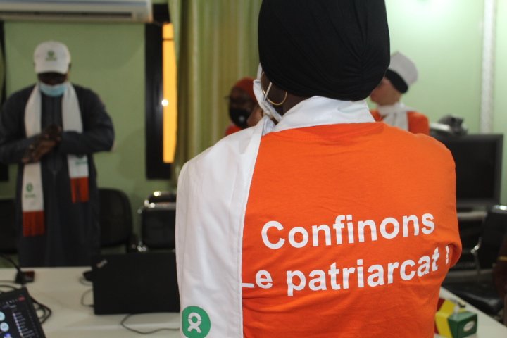 LalaichaM's tweet photo. La célébration  des #16joursdactivisme avait pour thème à #OxfamMali :"La prise en charge des VBG au Mali, quelle réponse au sein de l’arsenal juridique, national et international, échange entre praticiens et activistes " 
 #ConfinonsLePatriarcat 
#SayEnough 
#LockdownPatriarchy https://t.co/qJTsRejuES