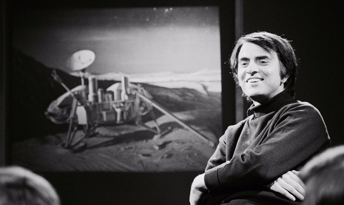 retrochenta's tweet image. Hoy hace 24 años que nos dejó Carl Sagan, el genial divulgador que nos acercó tanto a la Astronomía y al Cosmos.
