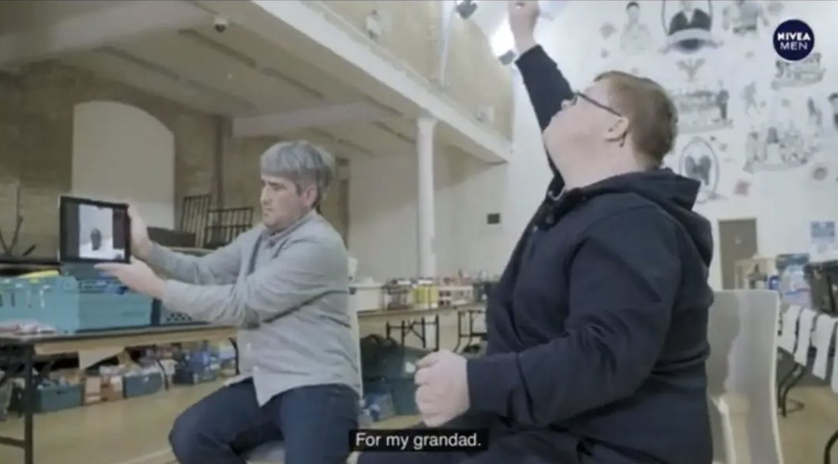 ActuFoot_'s tweet image. Cette semaine, Sadio Mané a demandé à un fan de Liverpool atteint de trisomie 21 la célébration qu&apos;il souhaiterait faire.

Ce dernier a répondu qu&apos;il voulait rendre hommage à son grand-père.

Alors, Sadio Mané l&apos;a écouté après son but contre Crystal Palace ce samedi. 👏