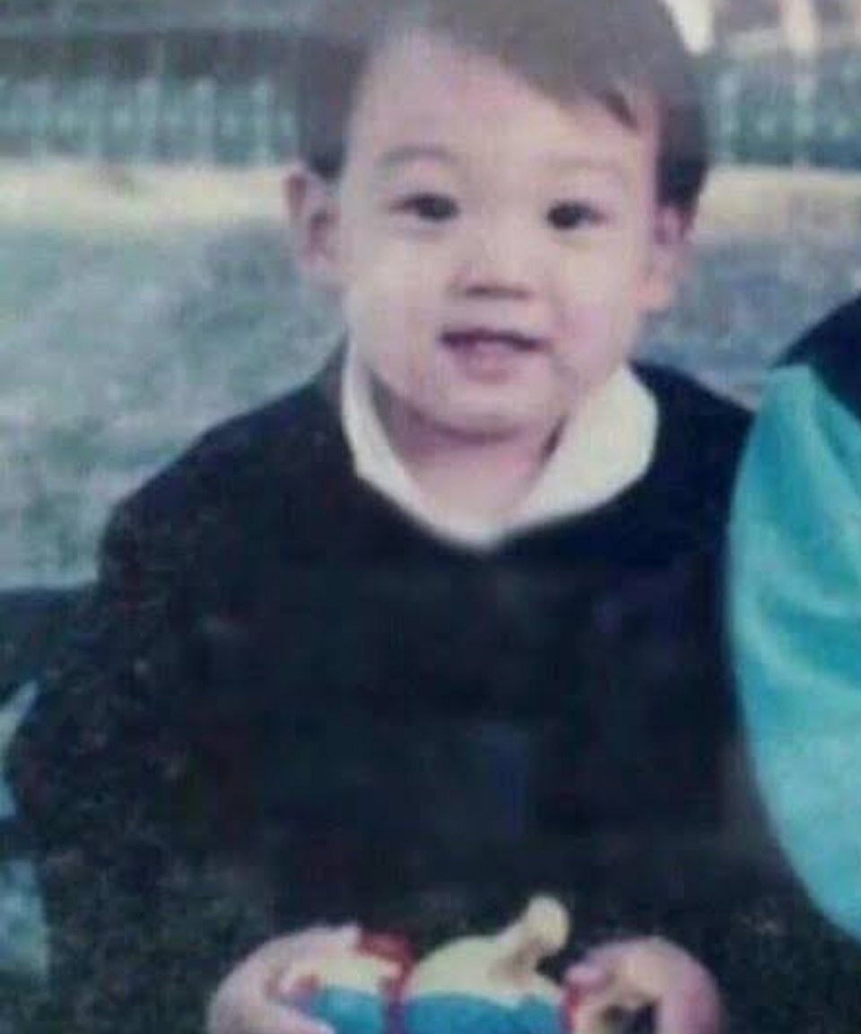 A thread of Jungkook ; but as you scroll down he gets older -