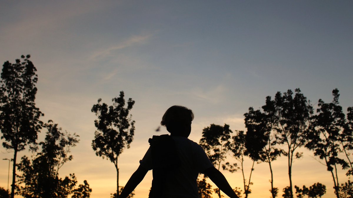 ErlJuan's tweet photo. Still on my way, searching for someone who will join me to wait the sunset. https://t.co/PdoIPdv3bS