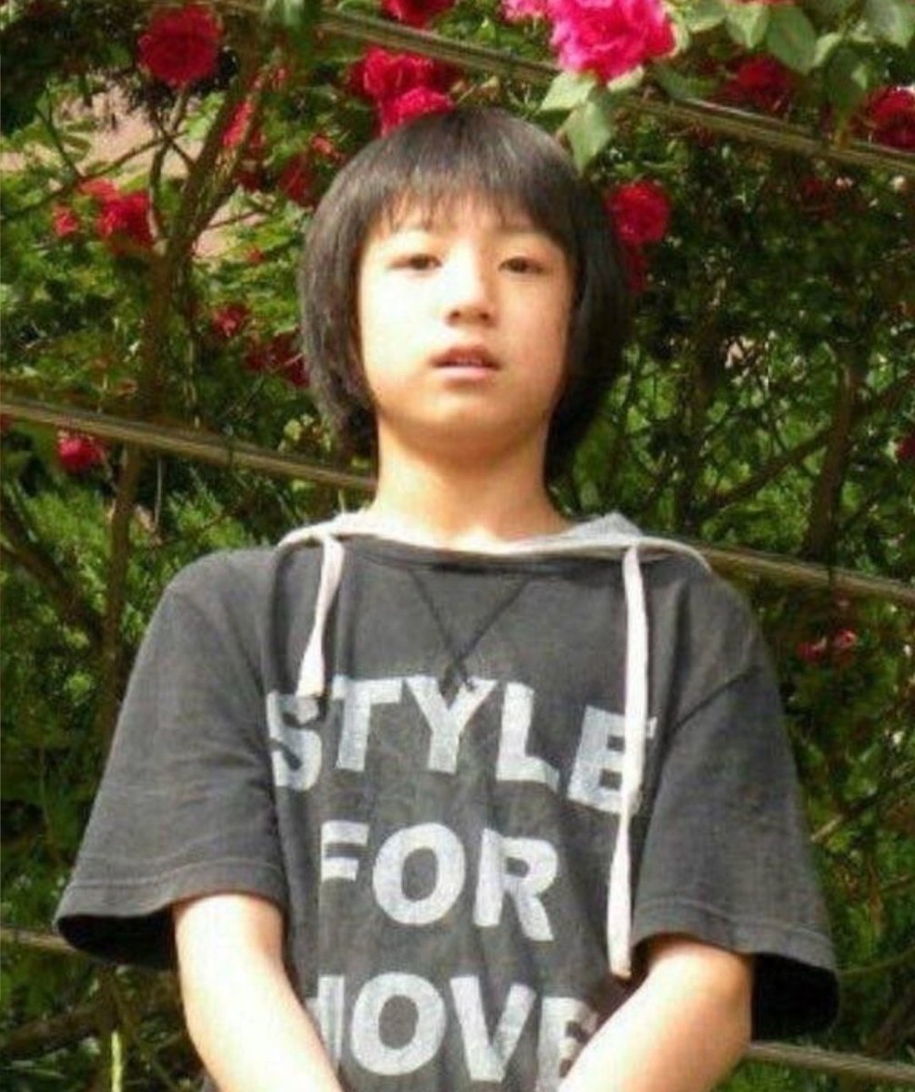 A thread of Jungkook ; but as you scroll down he gets older -