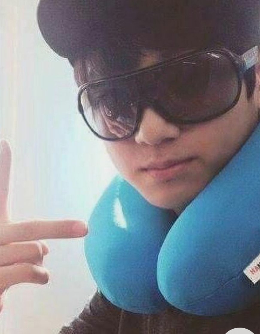 A thread of Jungkook ; but as you scroll down he gets older -