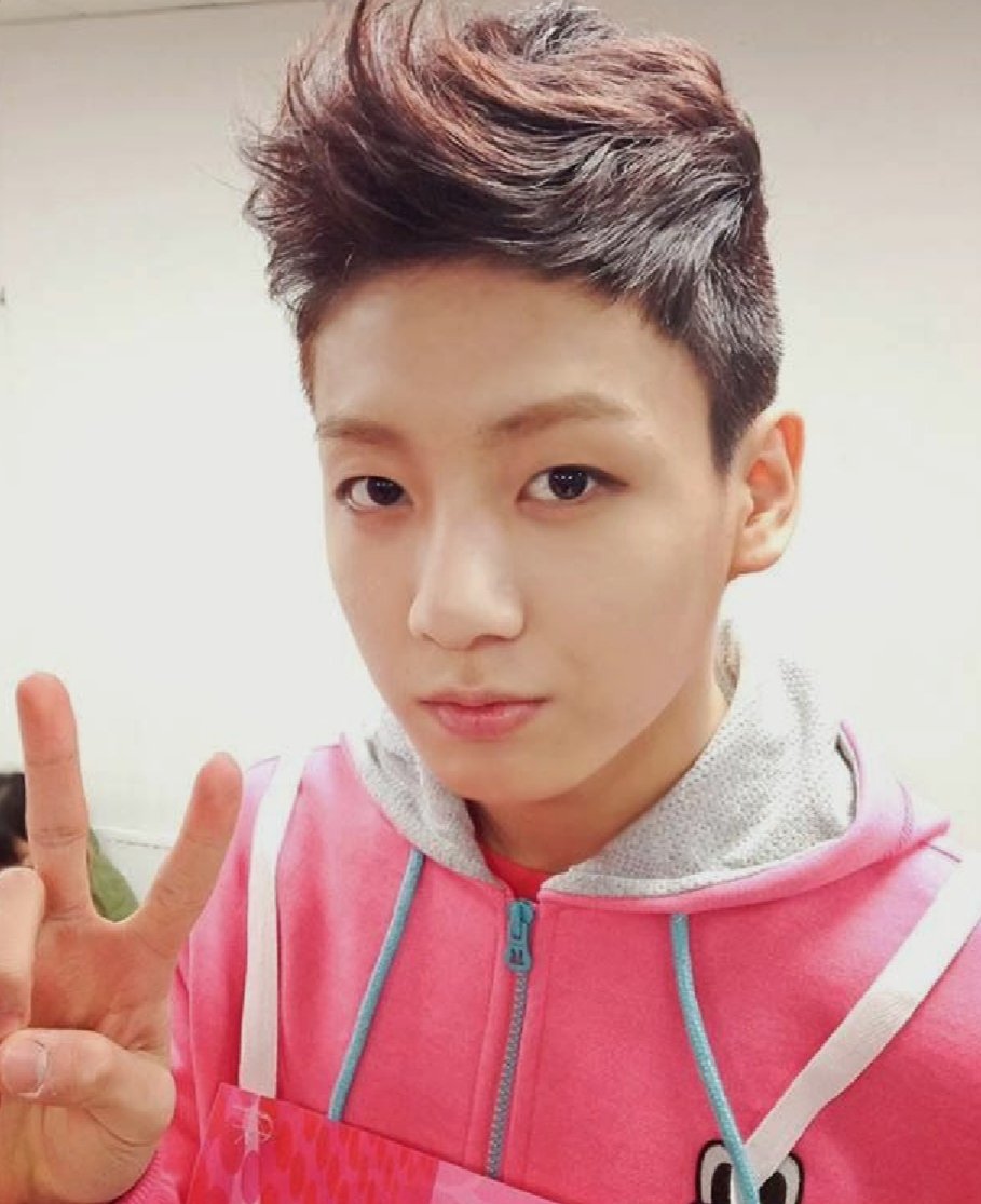 A thread of Jungkook ; but as you scroll down he gets older -