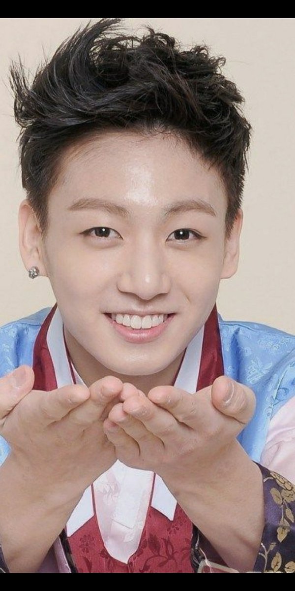 A thread of Jungkook ; but as you scroll down he gets older -