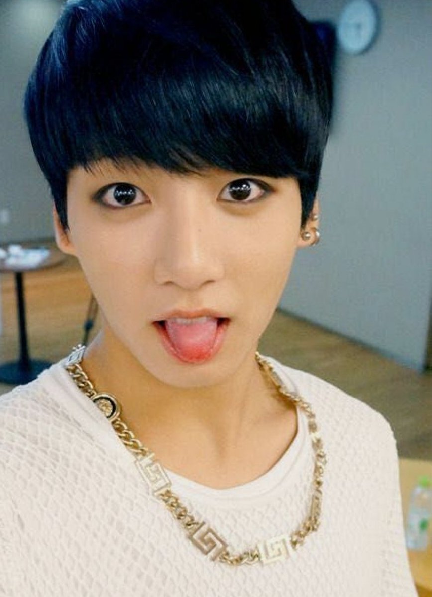 A thread of Jungkook ; but as you scroll down he gets older -
