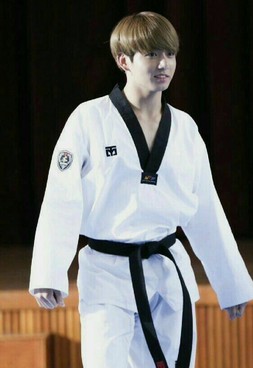 A thread of Jungkook ; but as you scroll down he gets older -