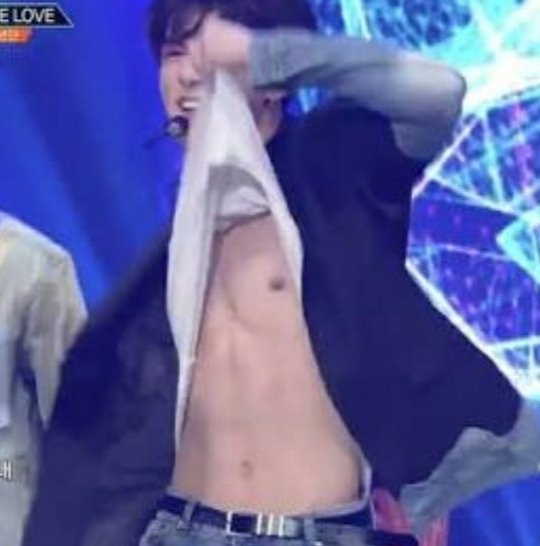 A thread of Jungkook ; but as you scroll down he gets older -