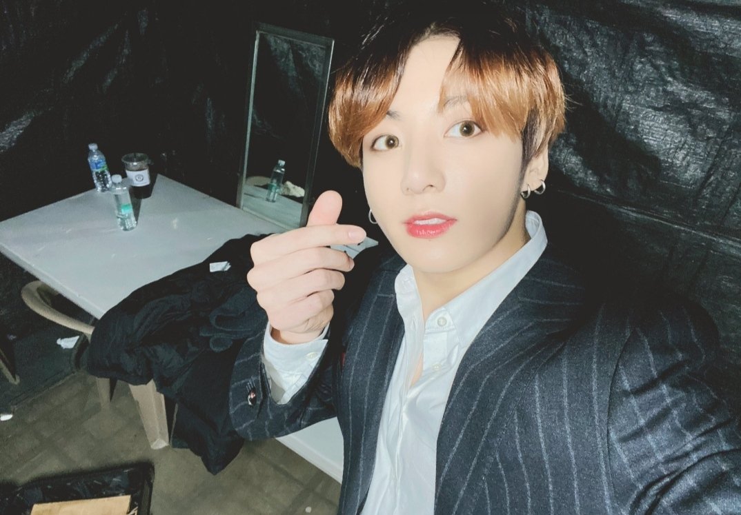 A thread of Jungkook ; but as you scroll down he gets older -