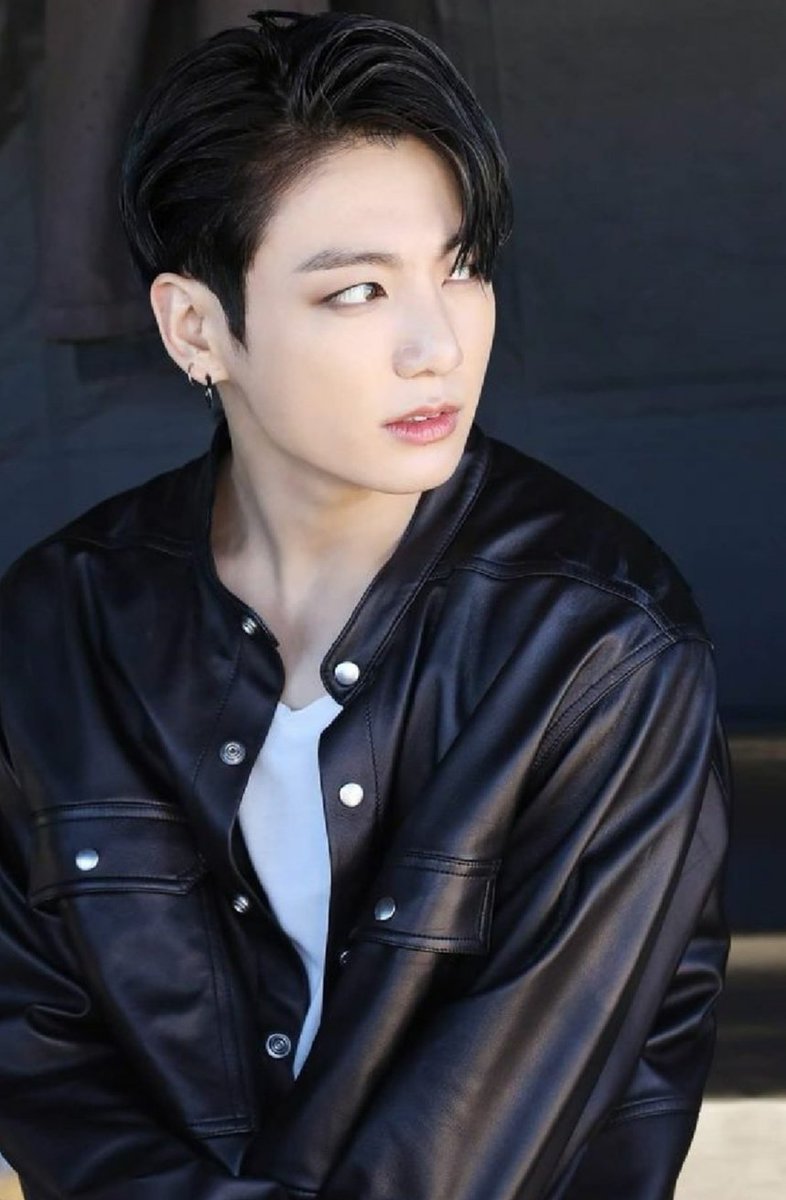 A thread of Jungkook ; but as you scroll down he gets older -