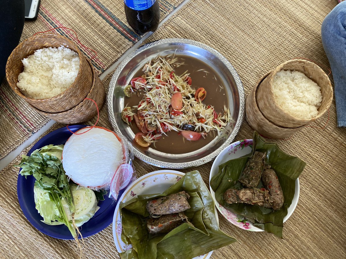 BeerBenjamas's tweet photo. อาหารเช้า+เที่ยง+เย็น รวมกันคาบเดียว https://t.co/bkCWzEIygj