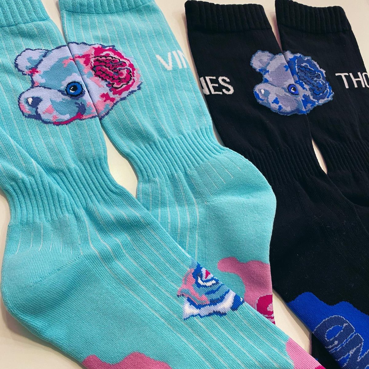 land_osaka's tweet image. 🐻🧠🌹【ROSE JAM SOCKS】🐻🧠🌹
color：ブルーベース/ブラックベース

#milkboy
#landbymilkboy
#rosejam
#rose
#jam
#bear
#socks 
#goods 
#limitededition 
#umeda
#umedaest