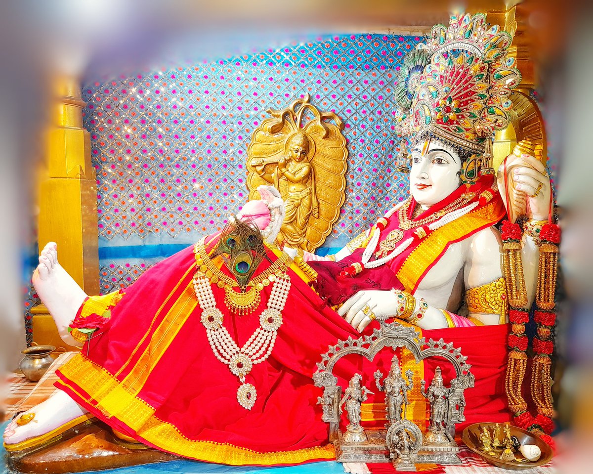 Somnath_Temple's tweet photo. श्री भालका तीर्थ (कृष्ण धाम), प्रभासक्षेत्र - गुजरात (सौराष्ट्र)
दिनांकः 20 दिसंबर 2020, मार्गशीर्ष शुक्ल षष्ठी - रविवार
मध्याह्न शृंगार
12203389 https://t.co/LlEhCvyhFF