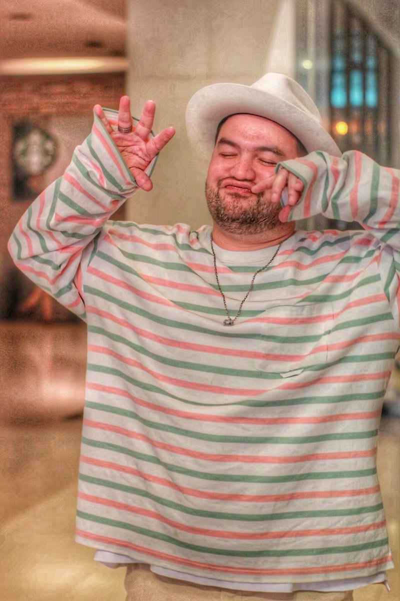 🗣มีข่าวมาแจ้งจ้า 🗣
👉🏽👉🏽สำหรับช่วงนี้ ขออนุญาติ งดรวมตัวกันที่ตึกแกรมมี่ จนกว่าสถานการณ์ จะดีขึ้นนะจ๊ะ เริ่มงดพบปะกันตั้งแต่พรุ่งนี้ 21.12.20 เป็นต้นไป หากมีนัดรวมตัวกันอีกที ที่ใหน เมื่อไหร่ จะรีบแจ้งให้ทราบทั่วกันจ้า 
👉🏽👉🏽 เทคแคร์กันนะจ๊ะทุกคน
#โอ๊ตปราโมทย์ 
#oatpramotefamily