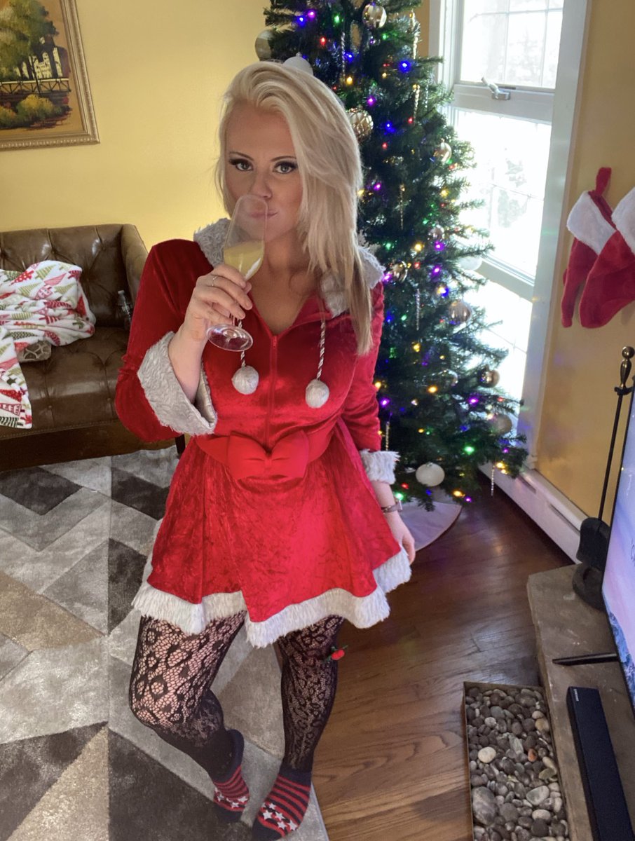 TiarraNorcross's tweet image. MeeMoSaaaaaa! 🥂🍾📦💋 I haven’t had a drink in a month, I needed a little razzle dazzle! #workflo