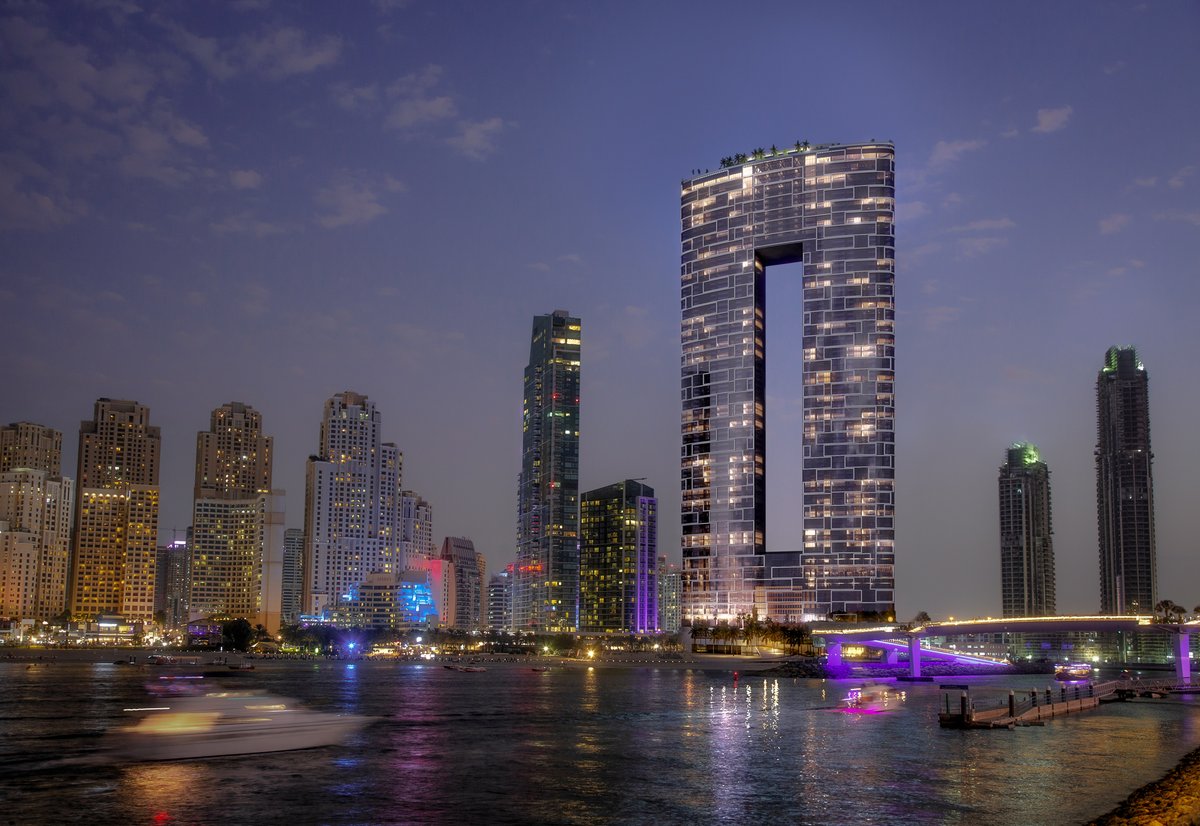 CWMiddleEast's tweet image. HOTEL PROJECTS!

Developed by Al Ain Holding, the Address Beach Resort has opened to public and is the first-ever Address beachfront property.

The 77-floor twin towers is connected with the tallest inhabited skybridge in the world.

#hotelprojects
 
zcu.io/8yW