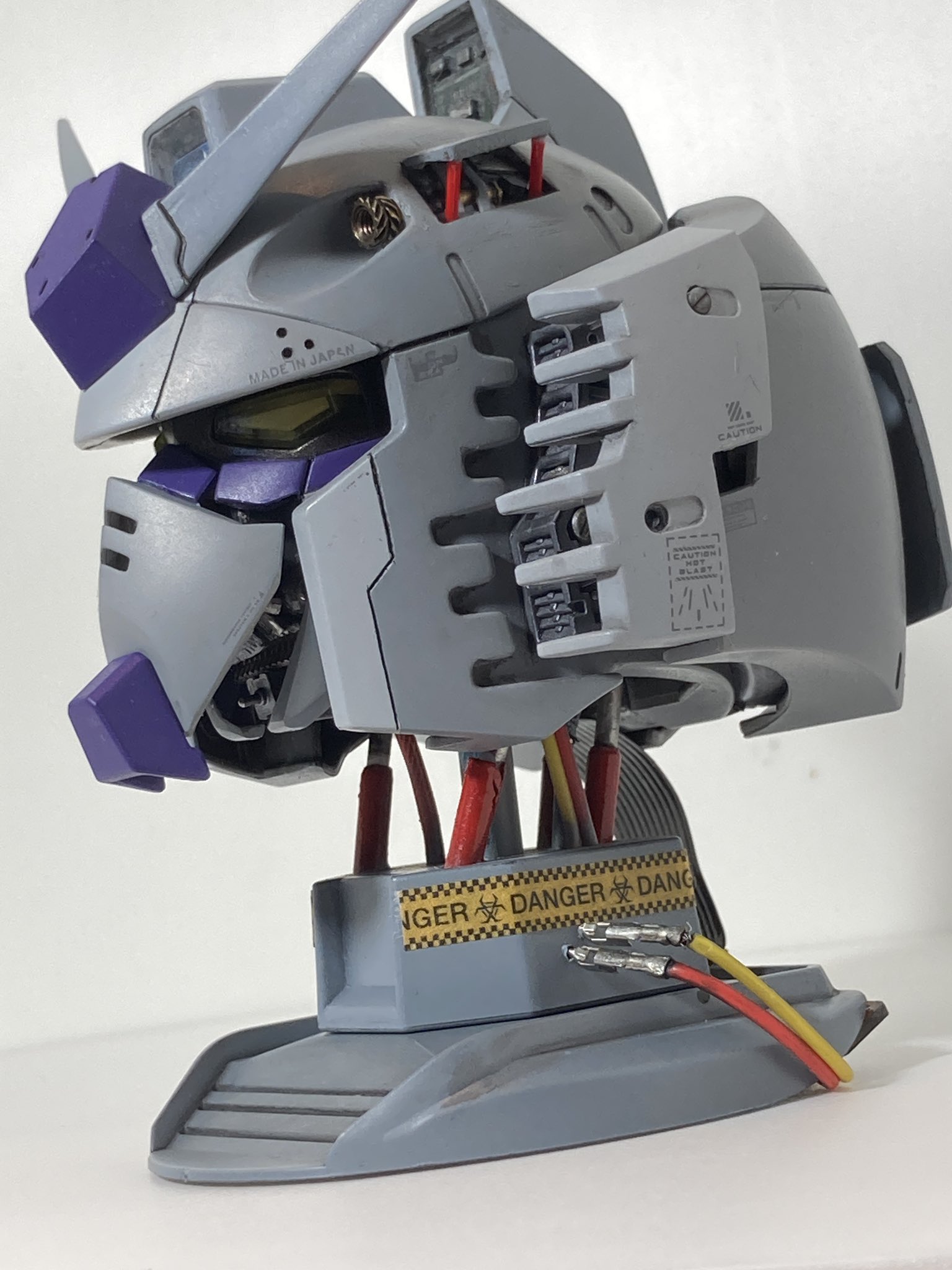 ガンプラ好き G 3ガンダムヘッド完成しました ベースは500円のガチャガチャのヘッドです 分解して 切断 モールド彫り 色分け シリンダー追加 ライターのパーツなど詰め込みました 久しぶりの制作でしたが 頑張りました ガンプラ ガンダムヘッド