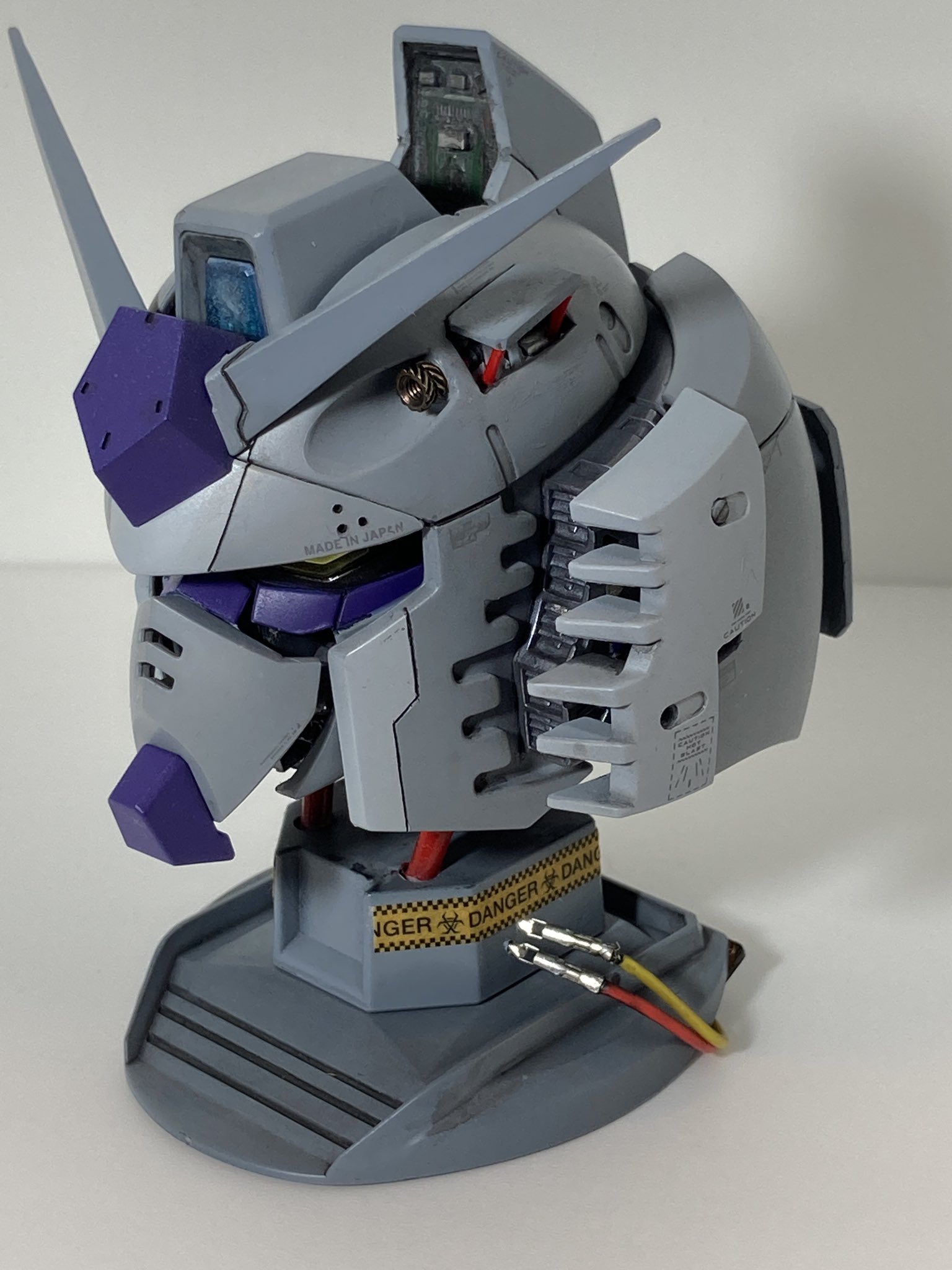 ガンプラ好き G 3ガンダムヘッド完成しました ベースは500円のガチャガチャのヘッドです 分解して 切断 モールド彫り 色分け シリンダー追加 ライターのパーツなど詰め込みました 久しぶりの制作でしたが 頑張りました ガンプラ ガンダムヘッド