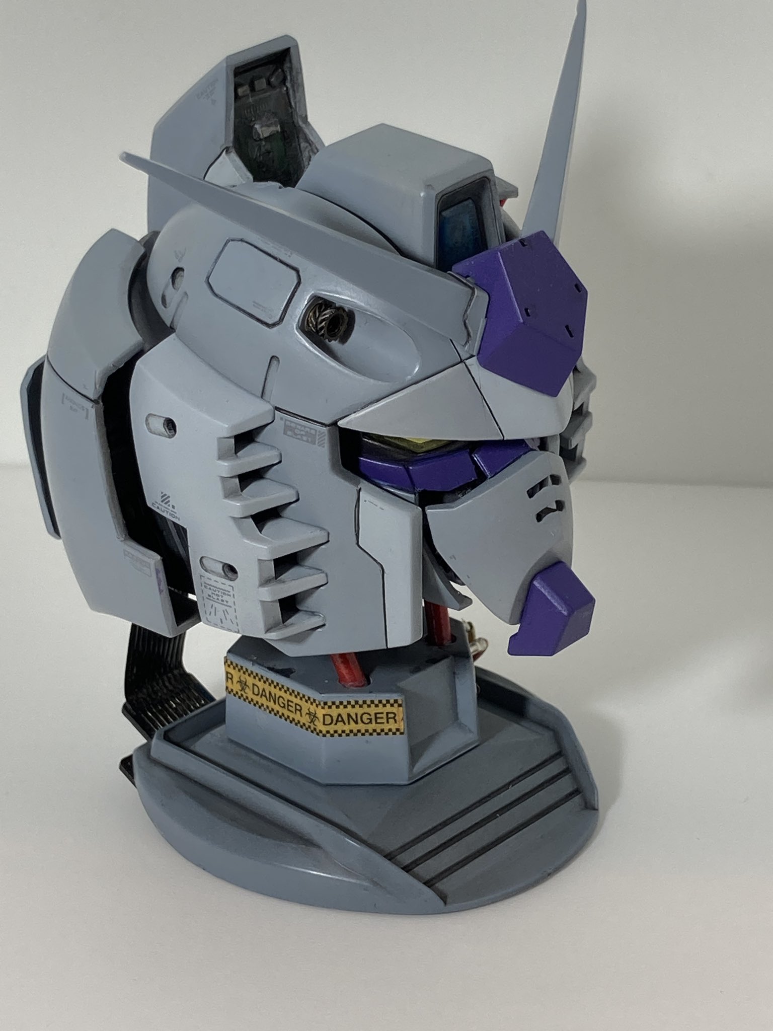 ガンプラ好き G 3ガンダムヘッド完成しました ベースは500円のガチャガチャのヘッドです 分解して 切断 モールド彫り 色分け シリンダー追加 ライターのパーツなど詰め込みました 久しぶりの制作でしたが 頑張りました ガンプラ ガンダムヘッド