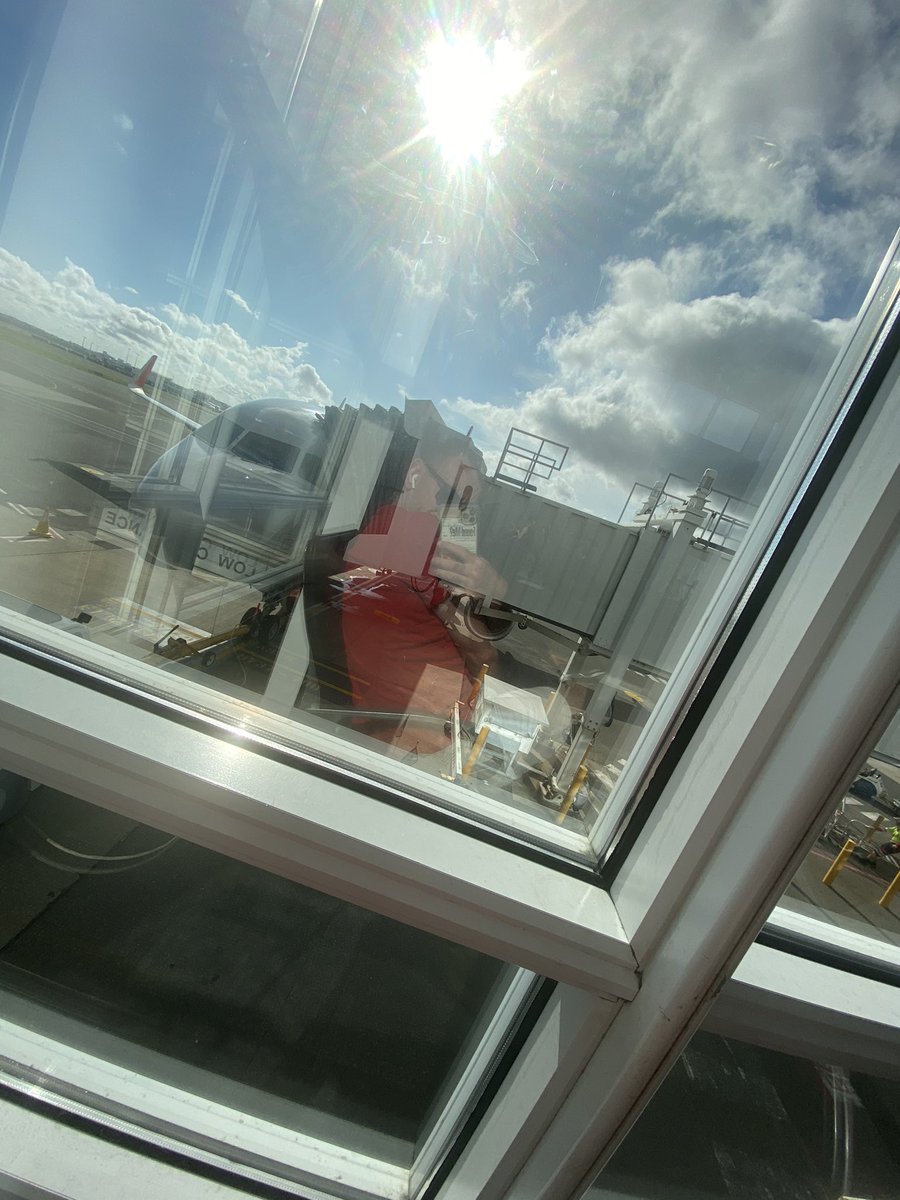 #BeatTheBorder flight delayed 1 hour. (Will leave a window of 6 hours to get into Victoria before midnight)