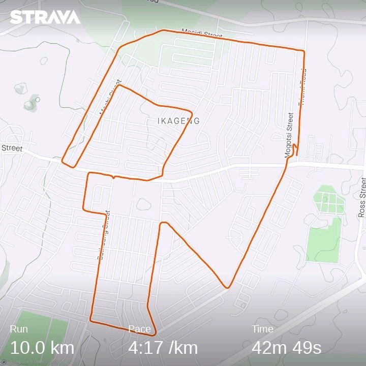 Kgalalelo295's tweet image. Last fun run with the 295👌
#ConsistentRunner 
#Loverunning 
#FetchYourBody2020 
#RunningWithTumiSole 
#295Runcrew 
#WeRunPotch 
After 5km hat to stop and💩😂, mogodu plus di Beves ashtyone nix😂🤣