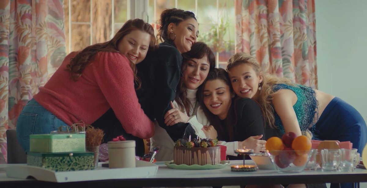 Eda background-Her father married the woman he loved and for that granny left him without cent-Eda's parents accident was caused because of a mistake made by Alptekin-Her family is just Ayfer & the girls #SenÇalKapımı  #EdSer