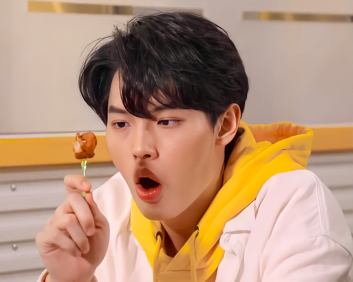 winmpics's tweet photo. he pouts 😗 #รูปที่น่ารักที่สุดของวิน https://t.co/kCMXJNqwoa