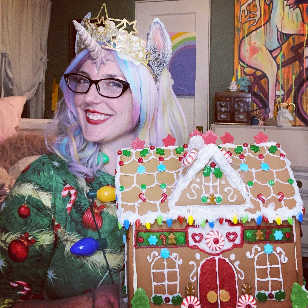 support_unicorn's tweet image. The festive unicorn has come to bring cheer and edible housing! Happy December holidays, my friends!
