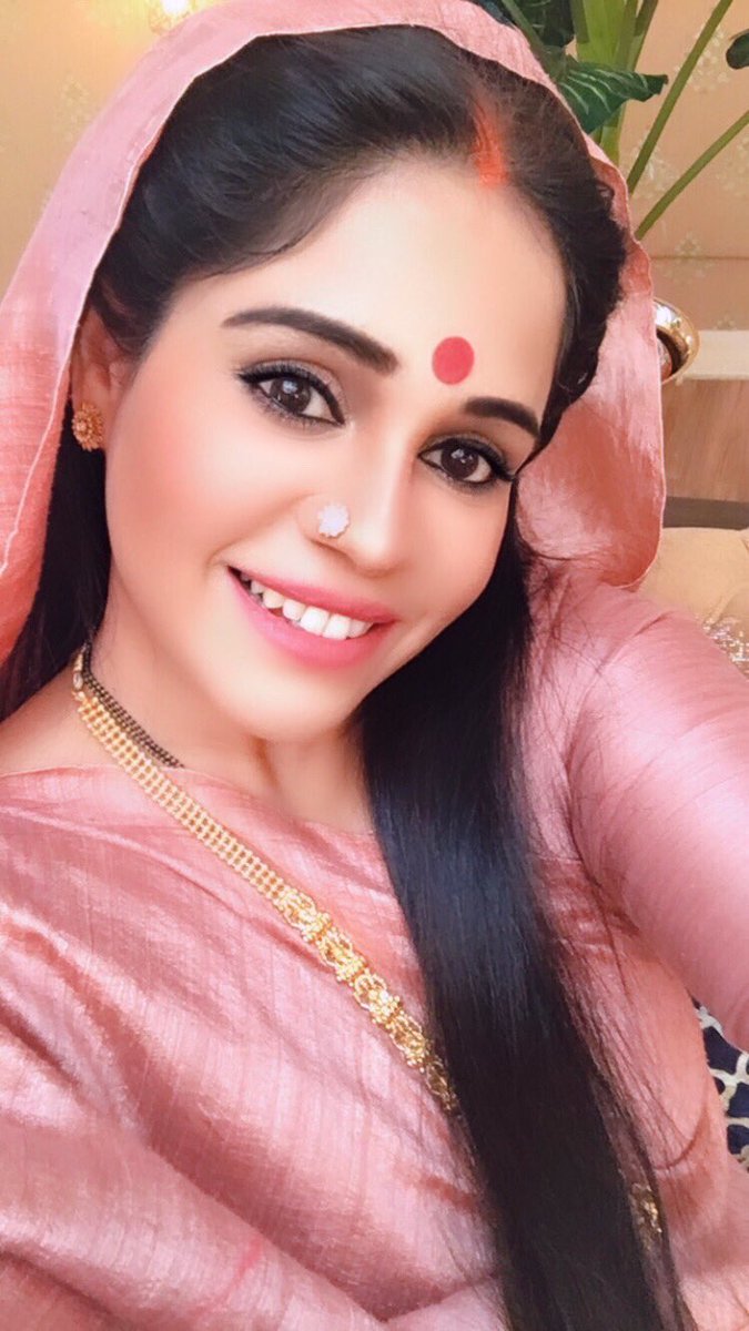 garima_vikrant's tweet photo. #Namakisskka #Saroj #BlessedAndGrateful Monday to Friday 9pm only on @ColorsTV ❤️🌸 https://t.co/d3qHdWhQOC