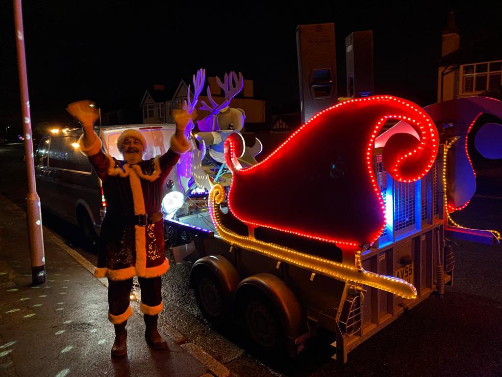 Amazing Father Christmas float bringing festive cheer to our lovely neighbourhood last night and raising money for the fantastic work of the @TrussellTrust