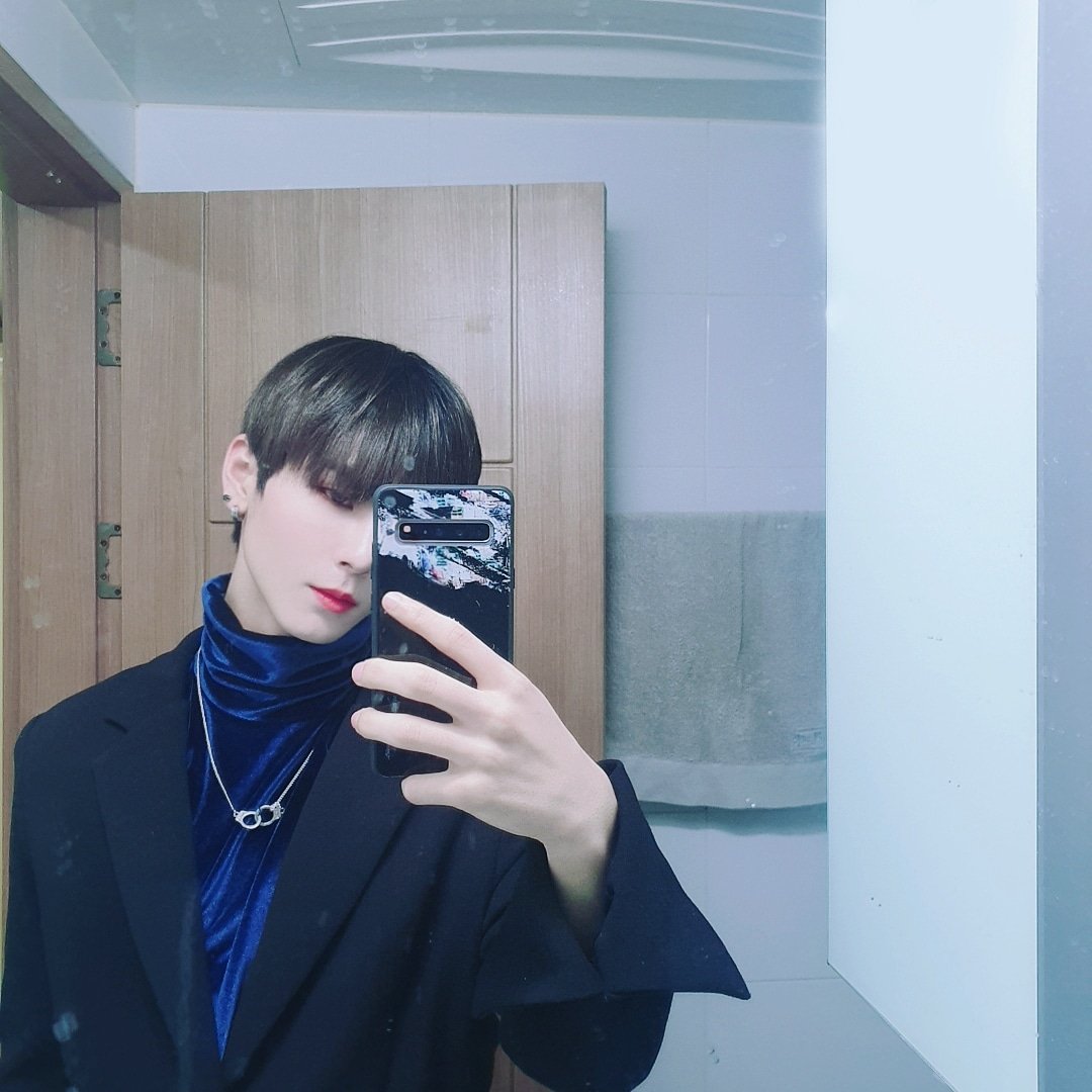 sejin_official's tweet photo. 어제의 거울샷!!💙
나도 셀카를 정말 잘 찍고 싶다..
열심히 노력해볼게여😆

Yesterday's mirror shot!💙
I really want to take good selfies.
I'll try hard 😆

昨日の鏡ショット！！💙
私も自分撮りを本当に上手に撮りたい。
一生懸命に努力してみます😆

#세진 #SEJIN #せじん https://t.co/eUt1XIIm5f