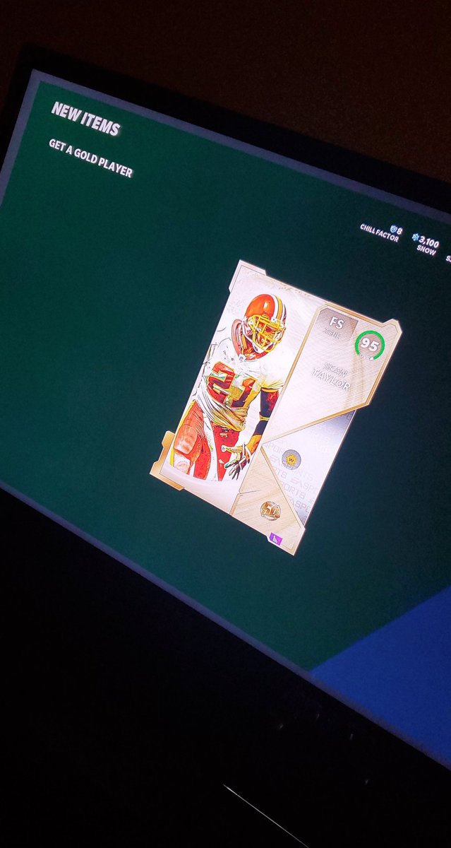MaddenUTCouple's tweet photo. 💥Talk about a good late night pull💥
🐐The GOAT 🐐
➡️SEAN TAYLOR⬅️
Out of 💛Get a GOLD💛
#getagold #maddenUT #Madden21 #MaddenUTCouple #EASports #EAMaddenNFL #Madden
@Samiyosyoutube
@Scomo843
@Gutfoxx
@TheActualCC
@Zirksee https://t.co/U6ZfhmeBCB