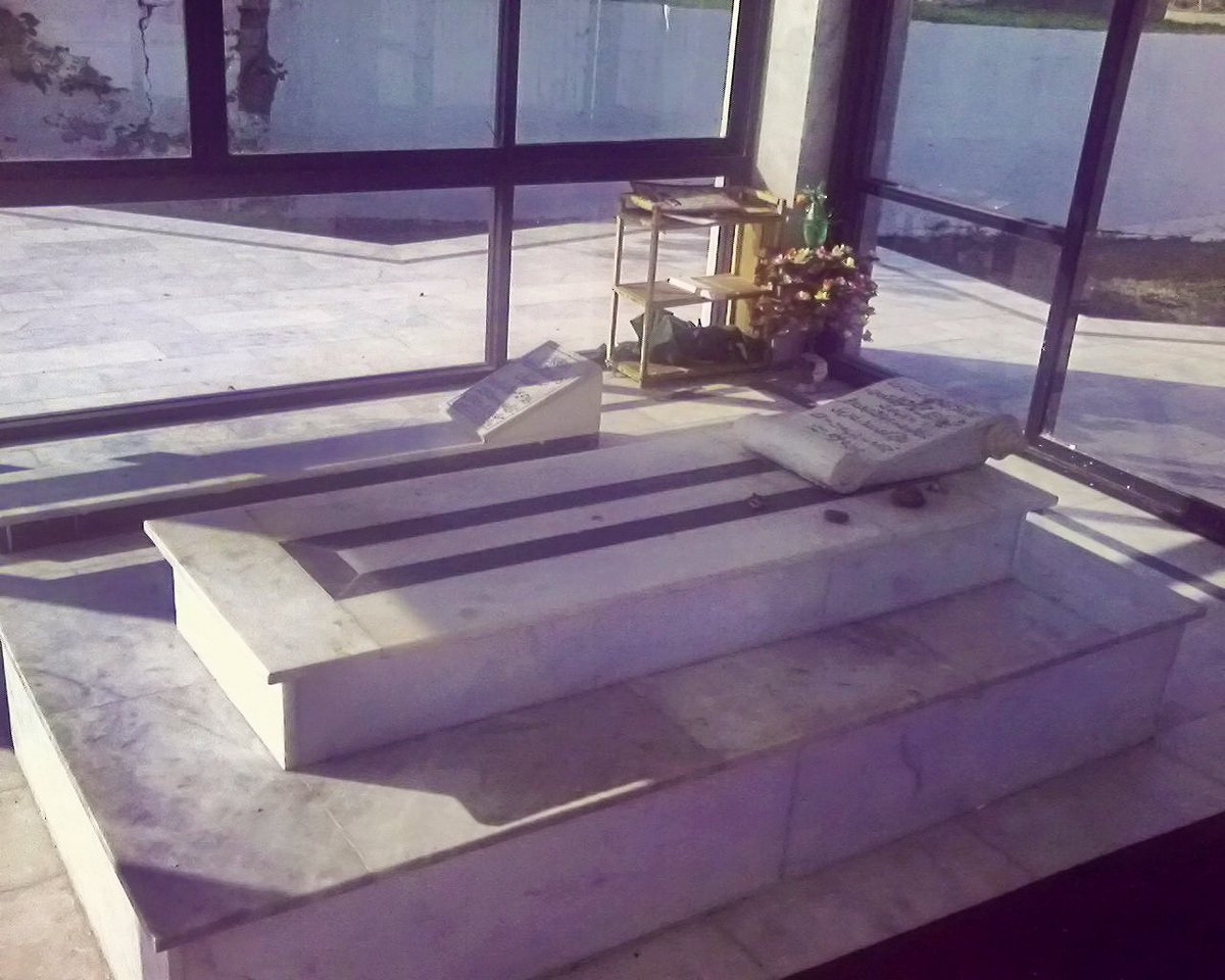 Lnk Muhammad Mahfuz Shaheed was awarded the highest award for gallantry Nishan e HaiderHe sleeps beside his mother in a simple tomb in Pind Malkan built on the land owned by his family Back to 18 Dec morning at Pul Kanjri and dear reader, we shall rewind to the previous night