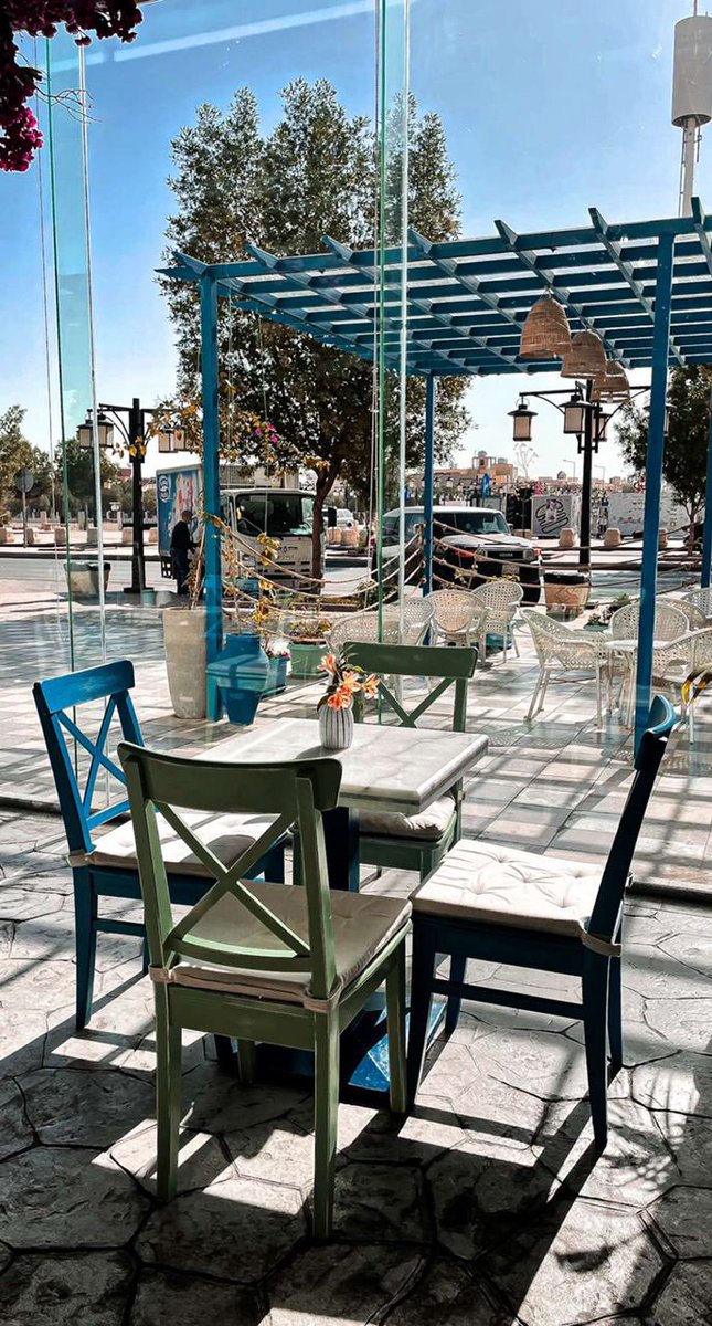 أنا من كثر ما احاول احفظك شكل ولون
لو يركزون شوي .. شافـوك في عيني ☕️

            صصباح الخخير ❤️ ،