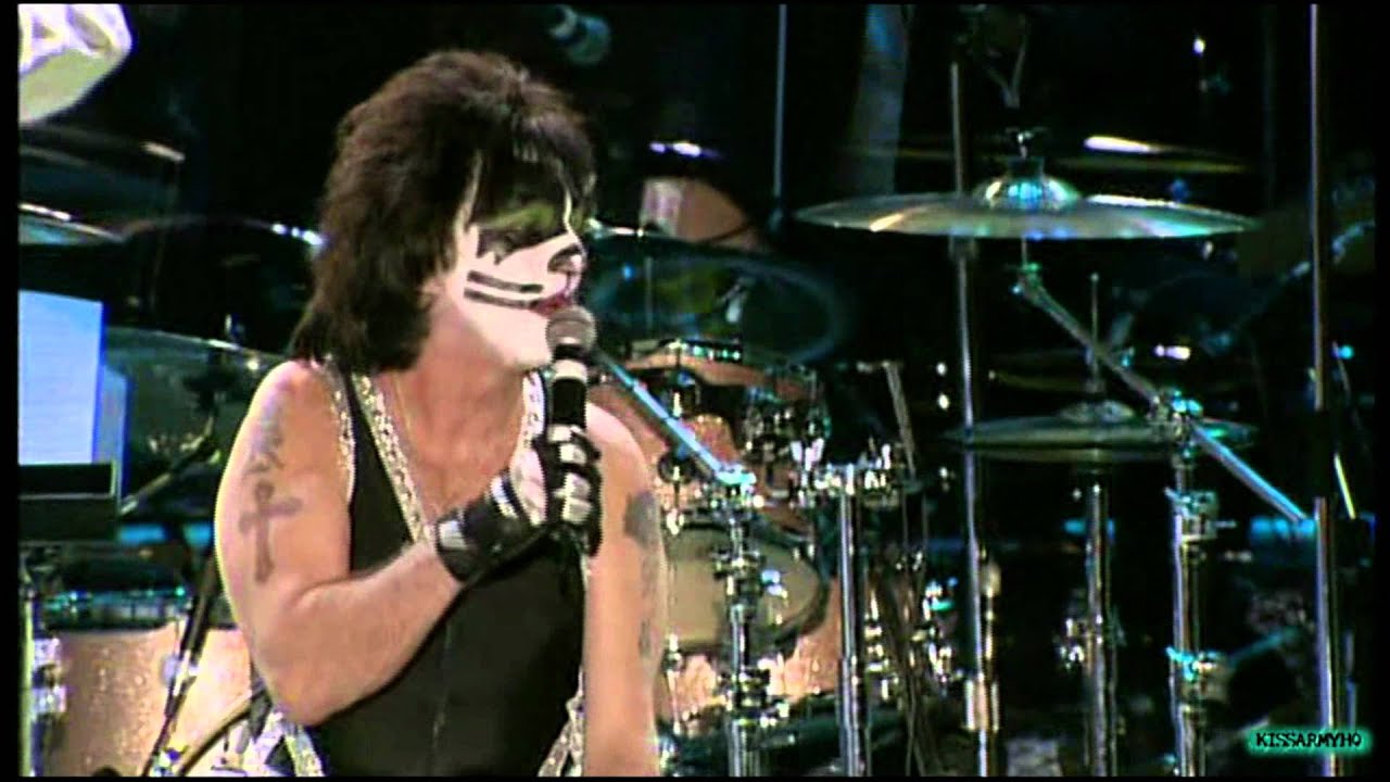 Happy birthday Peter Criss
Born December 20, 1945 