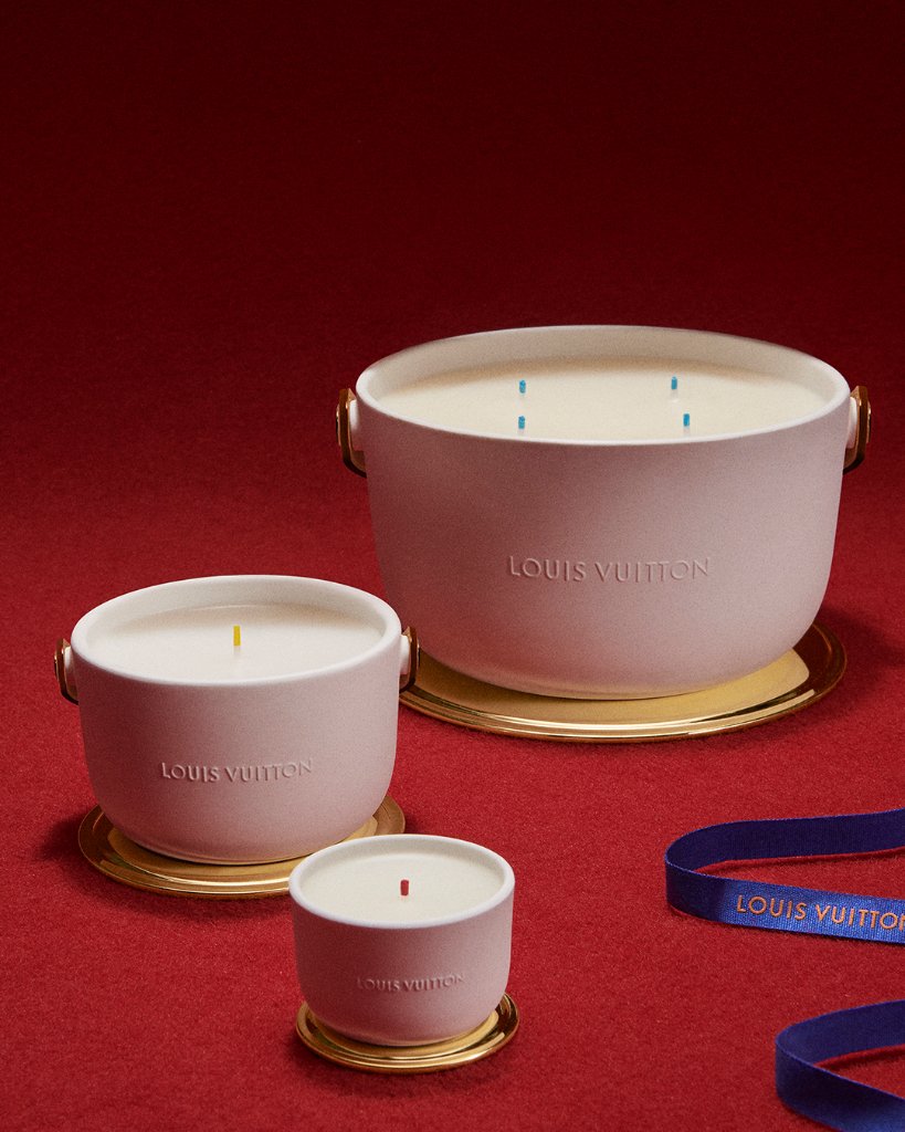Louis Vuitton в X: „Ethereal sensations. Woodsy, floral or with hints of  velvety leather, #LouisVuitton's collection of perfumed candles are sure to  please all. Explore the #LVGifts holiday campaign    /