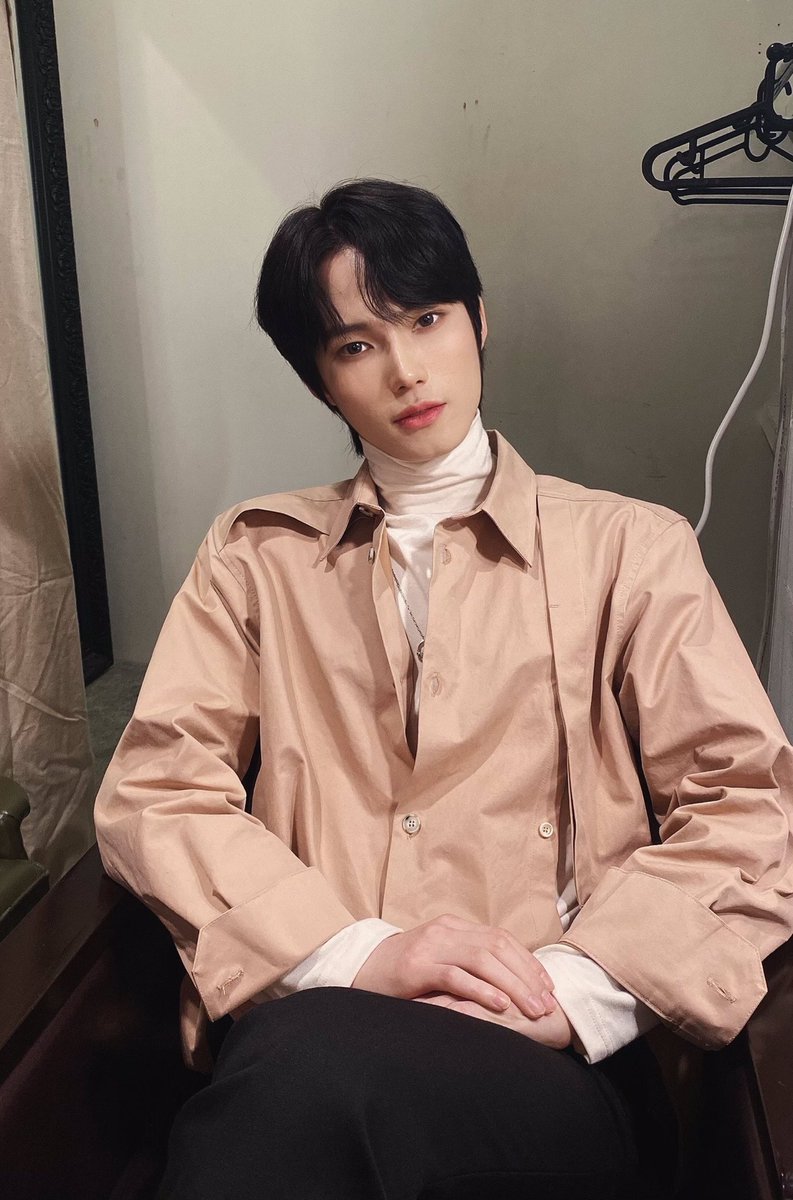 ELASTofficial's tweet image. 엘링 지금 뭐 해요? 
저는 지금 엘링 생각하고 있어요!
엘링 실제로 보고 싶다 🤣🤣
힘든 시기에 곁에 있어 줘서 고마워요. 오늘도 여전히 널 사랑해❤️
#Elast #엘라스트 #seungyeop #승엽