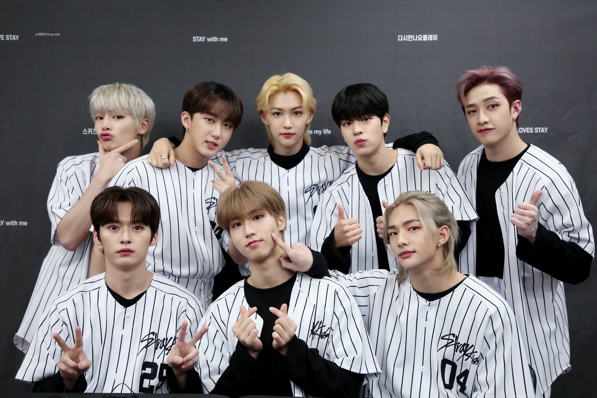 Stray_Kids's tweet photo. [스키지기]
HQ 201219
<IN生> VIDEO CALL EVENT

https://t.co/3zN0GmZxJc

#StrayKids #스트레이키즈
#IN生 #INLIFE
#BackDoor #백도어
#YouMakeStrayKidsStay https://t.co/0PzGTAYRGN