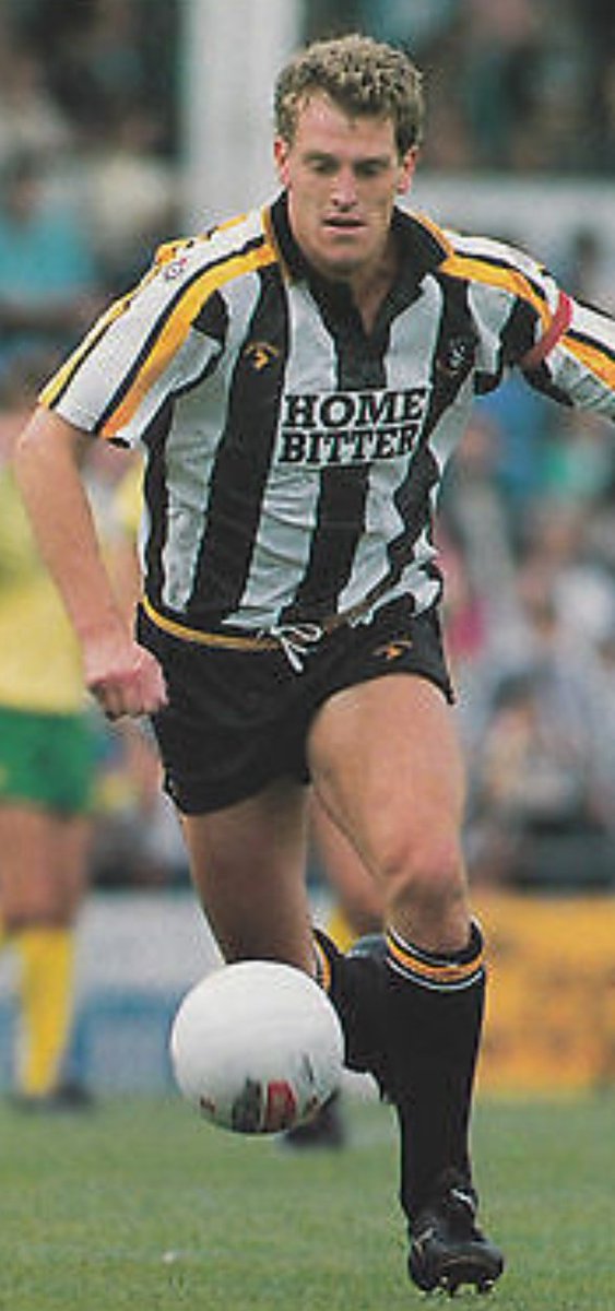 After finishing 9th in Div. 3 in 1988/89, under Warnock Notts won back-to-back promotions via Wembley play-off wins in this shirt, with a 1st game back in the top flight in Aug. 1991, away at Old Trafford.Players to wear the shirt include Mark Draper, Tommy Johnson & Craig Short