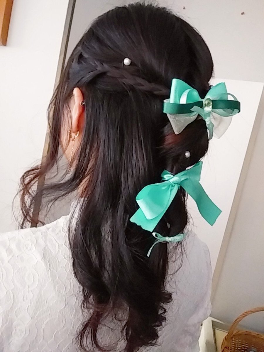 saki_2013's tweet photo. 天才係、天伊るの大先生にヘアメしていただきました🎀

リボンも先生の手作りです。
愛されてる〜〜🥺💘

まのさきちゃん女子力ないけど、とりあえず前髪くらいはちゃんとする事をるの大先生と約束しました( ；∀；)❤︎ https://t.co/LMNImtJxK8