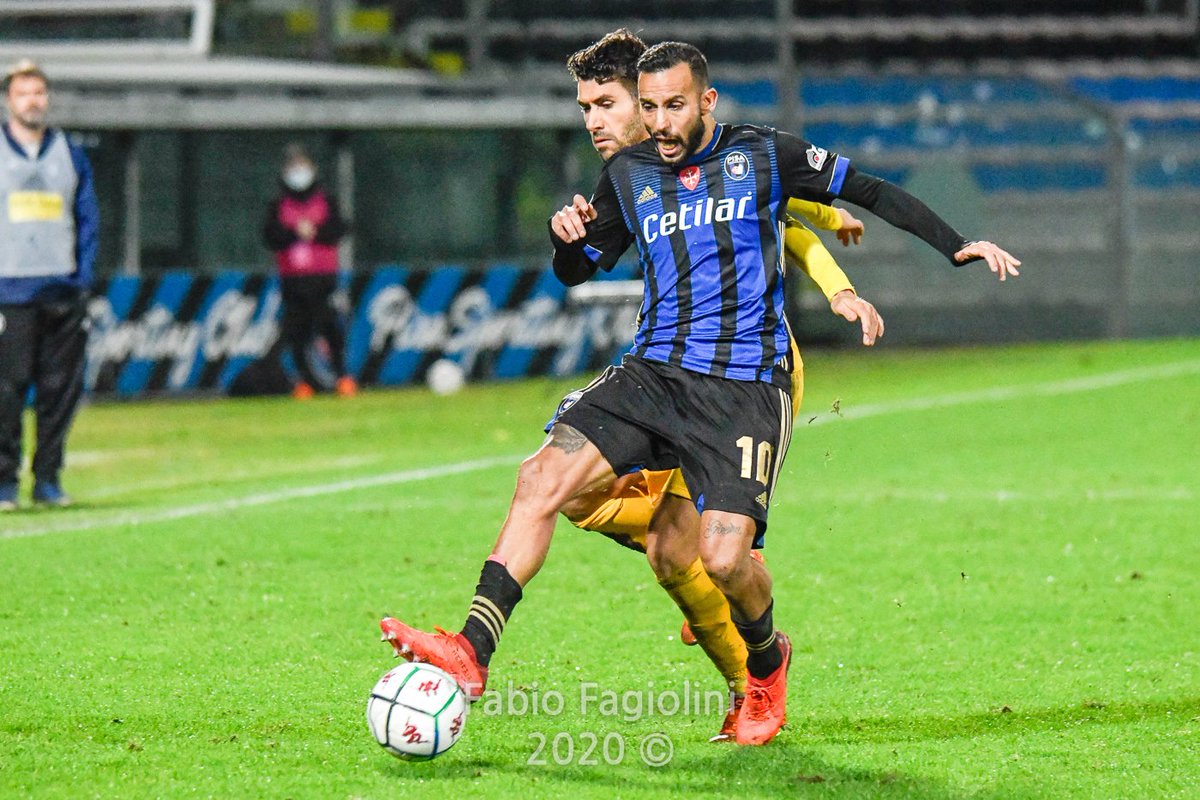 TuttoPisa's tweet photo. Un Pisa perfetto, i neroazzurri giganteggiano ed asfaltano il Lecce
#pisa #pisacalcio #pisasportingclub #calcio #serieb #leccepisa #lecpis #pagelle #voti https://t.co/K9Ily8L9Jv https://t.co/gKd9YBmLmT