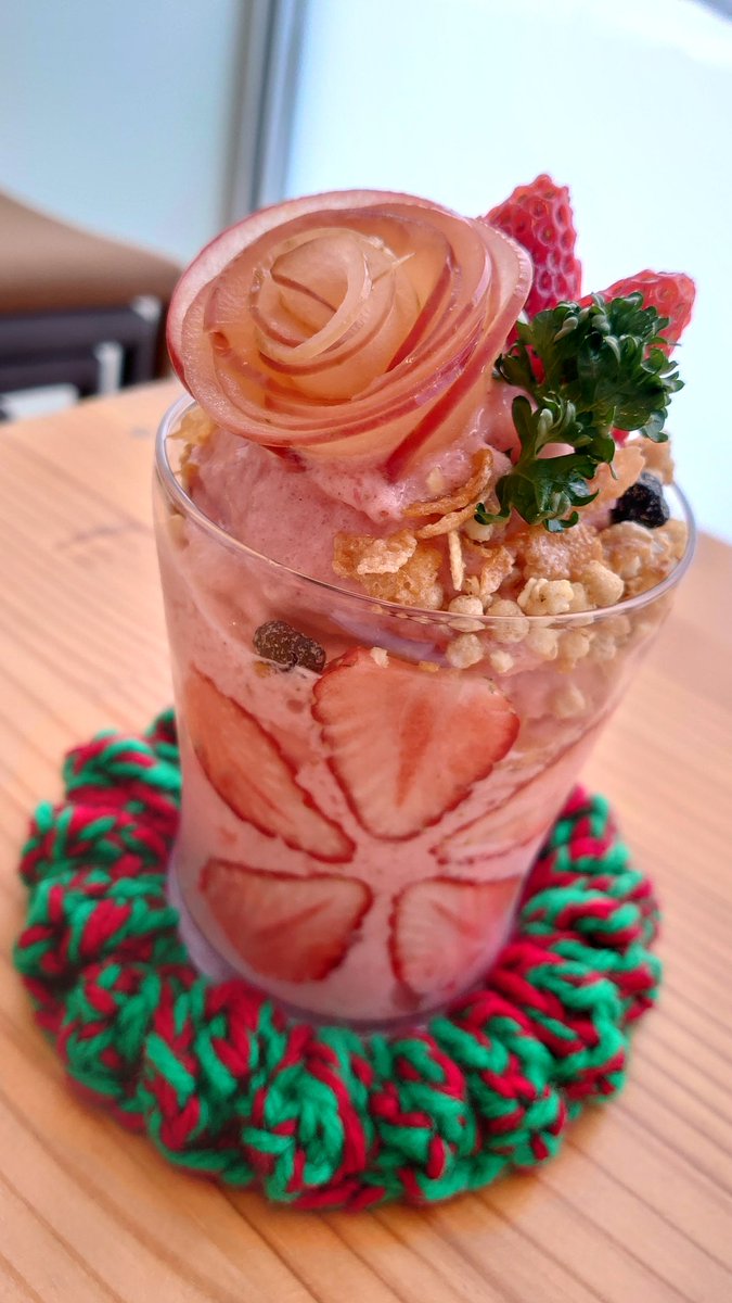 ちくわあじま ちくわ療養中にてお休み中 Auf Twitter 天童市駅前にあるベイビーグリーンというスムージーのお店で ニンジンが生地に練り込まれたパンケーキと ラブリーローズというイチゴのスムージー りんごで作られたバラが乗ってるよ どちらも美味しかった