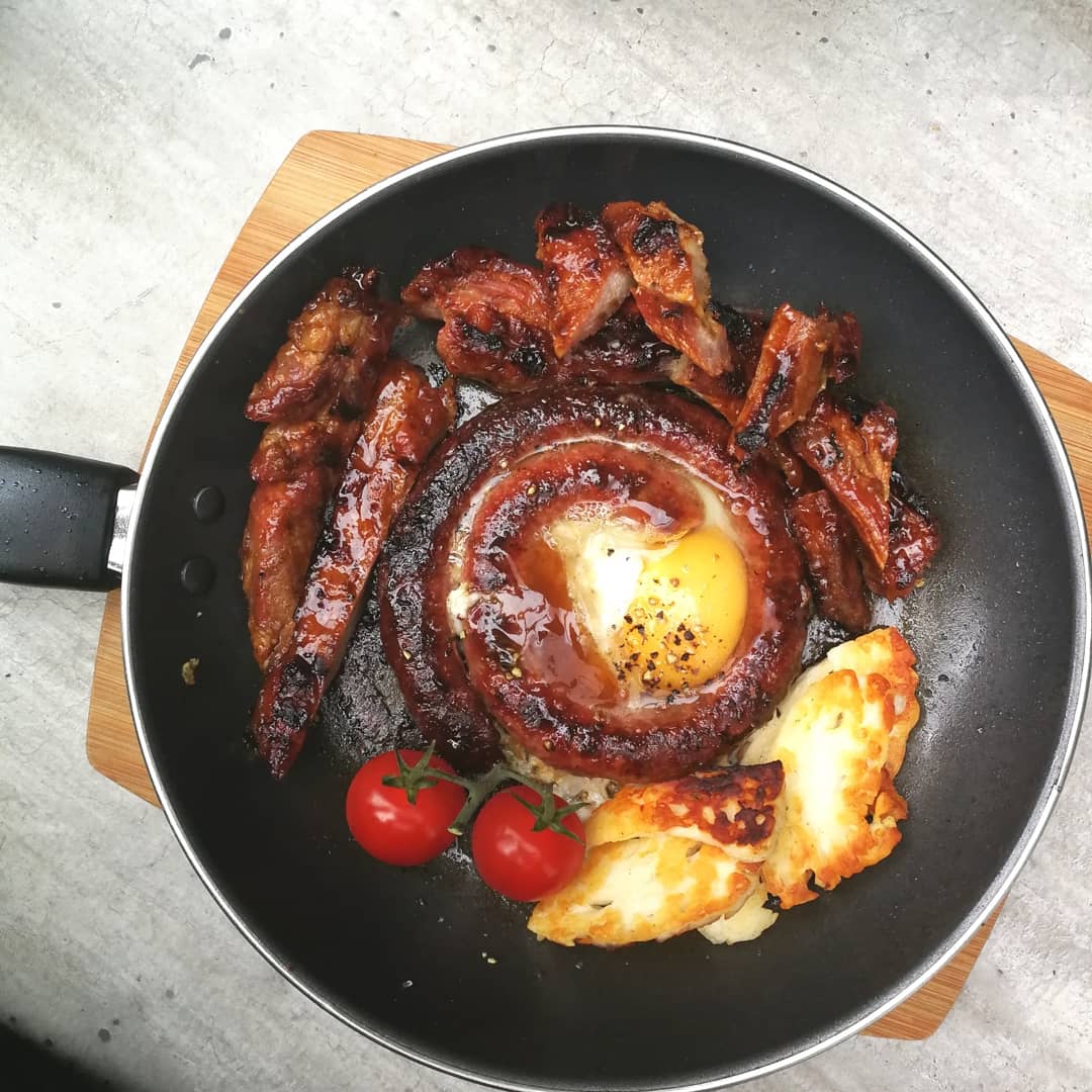 hama19uk's tweet photo. Giving it some welly a la @WeareHellbenton wors and pork belly with Apricot & mustard seed glaze.
๐ฏ South African ๐ฟ๐ฆ welly ๐ #lekkersoitis
#brekkie #wors #christmasiscoming
#lekker #wearehellbent #whenculturescollide
#breakfast #boerewors #hellbent https://t.co/KNdFXDIcvf