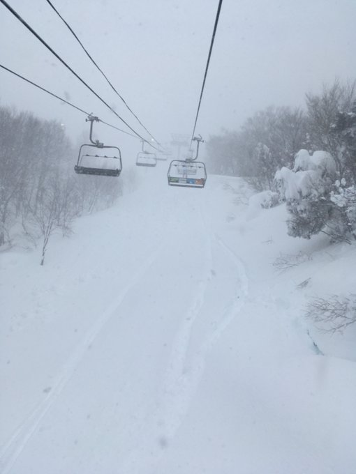またか 湯沢パークスキー場 スノボ男性 41 が雪に埋もれて死亡 妻子とはぐれコース脇で発見 新雪マジ怖い まとめダネ