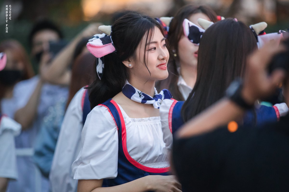 rabnaja48's tweet photo. อย่าอยู่แต่บนฟ้า..ผมไม่กล้ามอง><~❤
----------------------------------
"มามา...ลานมิลค์แลนด์" Central World 17/12/63
#GygeeBNK48
#BNK48
#Rabbit48
#MilklandxBNK48
#Milklandstory
#farframtoyou
#มามาลานมิลค์แลนด์ https://t.co/6R7c5Ob0hu